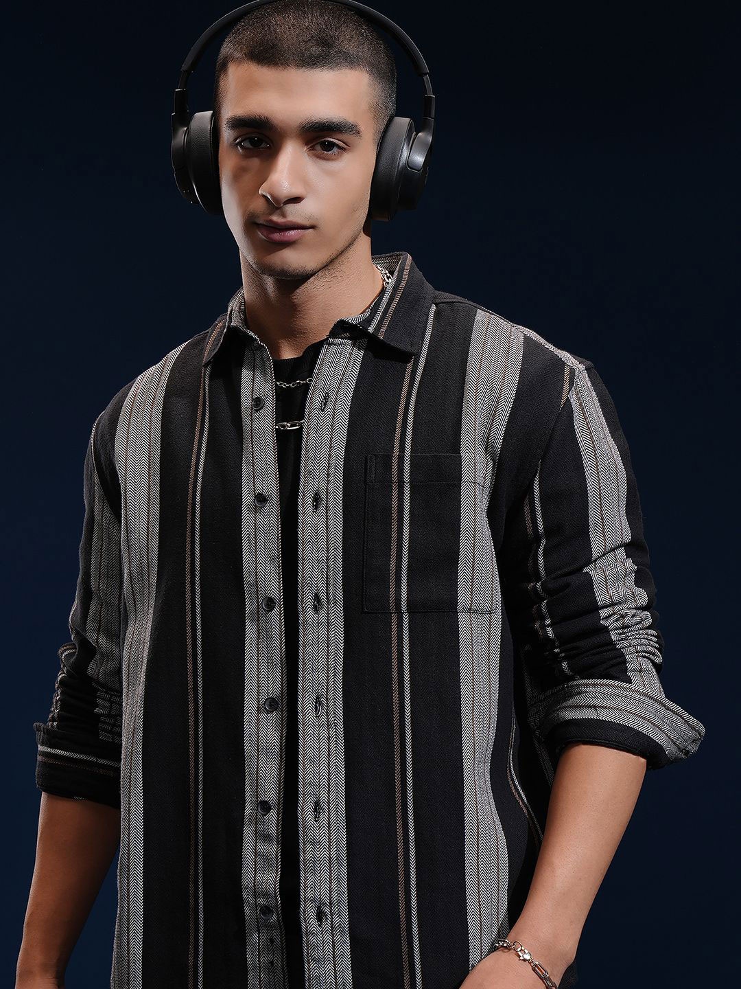 

HIGHLANDER Men Herringbone Melange Textured Striped Relaxed Overshirt, Black