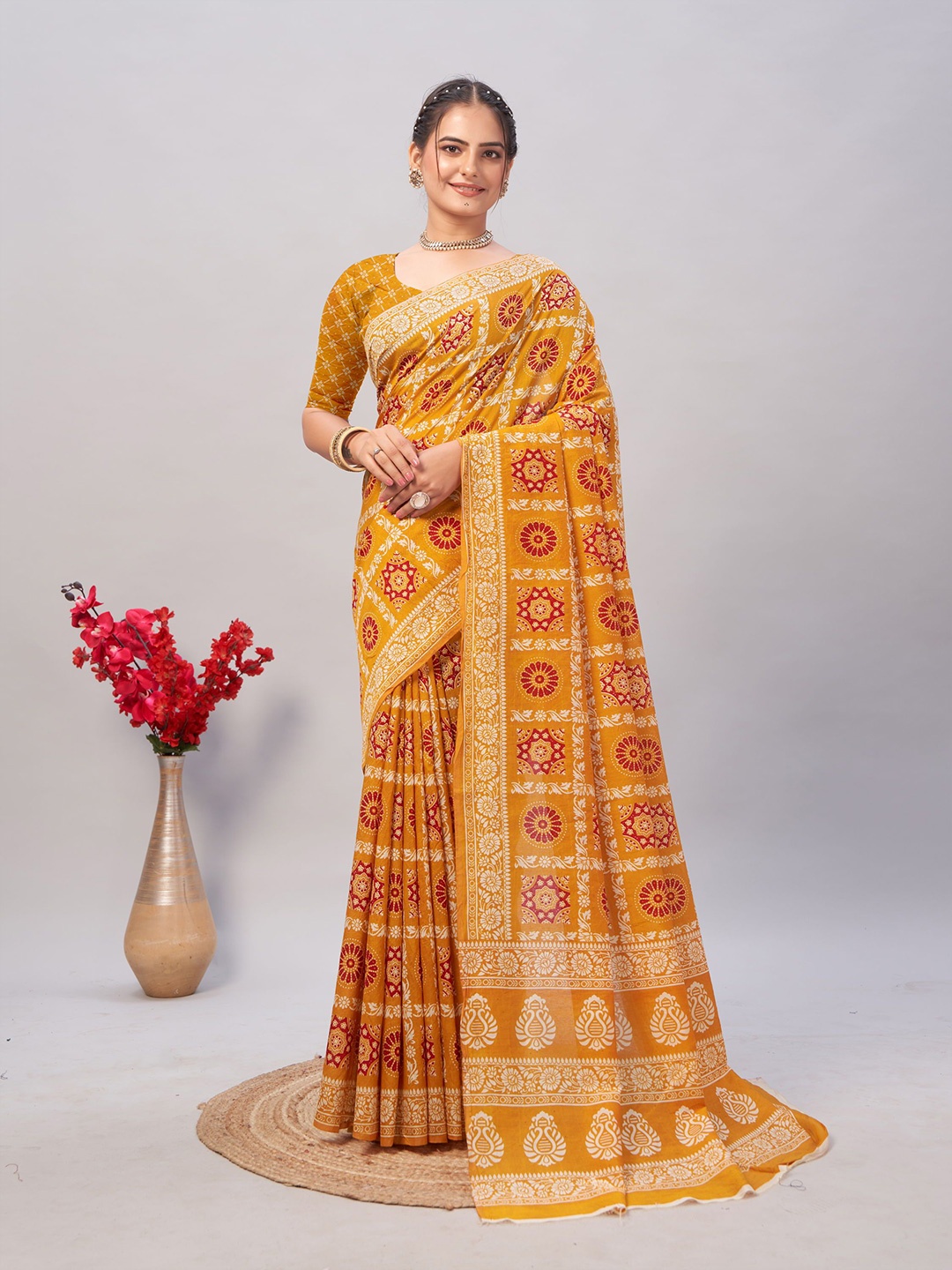 

KAYOMMI Ajrak Block Pure Cotton Saree, Yellow