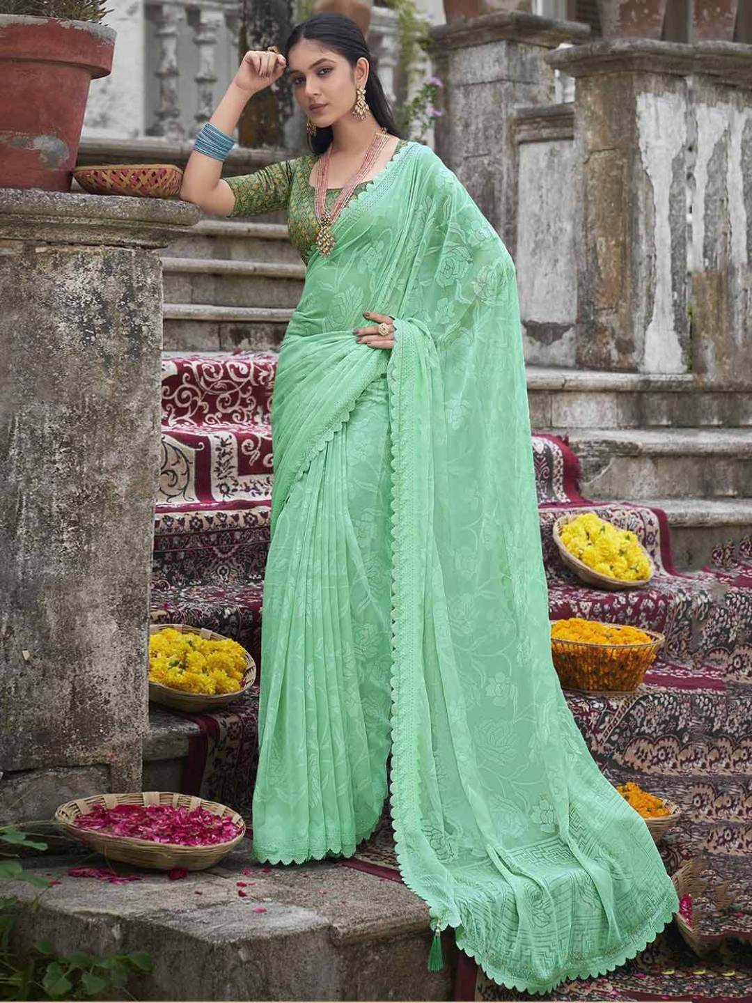 

A.V.M Prints Woven Design Floral Pure Silk Saree, Green