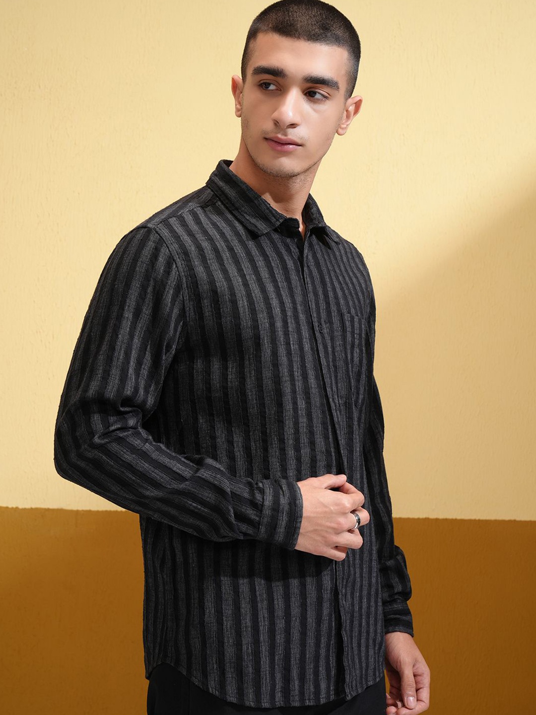 

HIGHLANDER Men Chinelle Yarn Textured Striped Slim Fit Casual Shirt, Grey