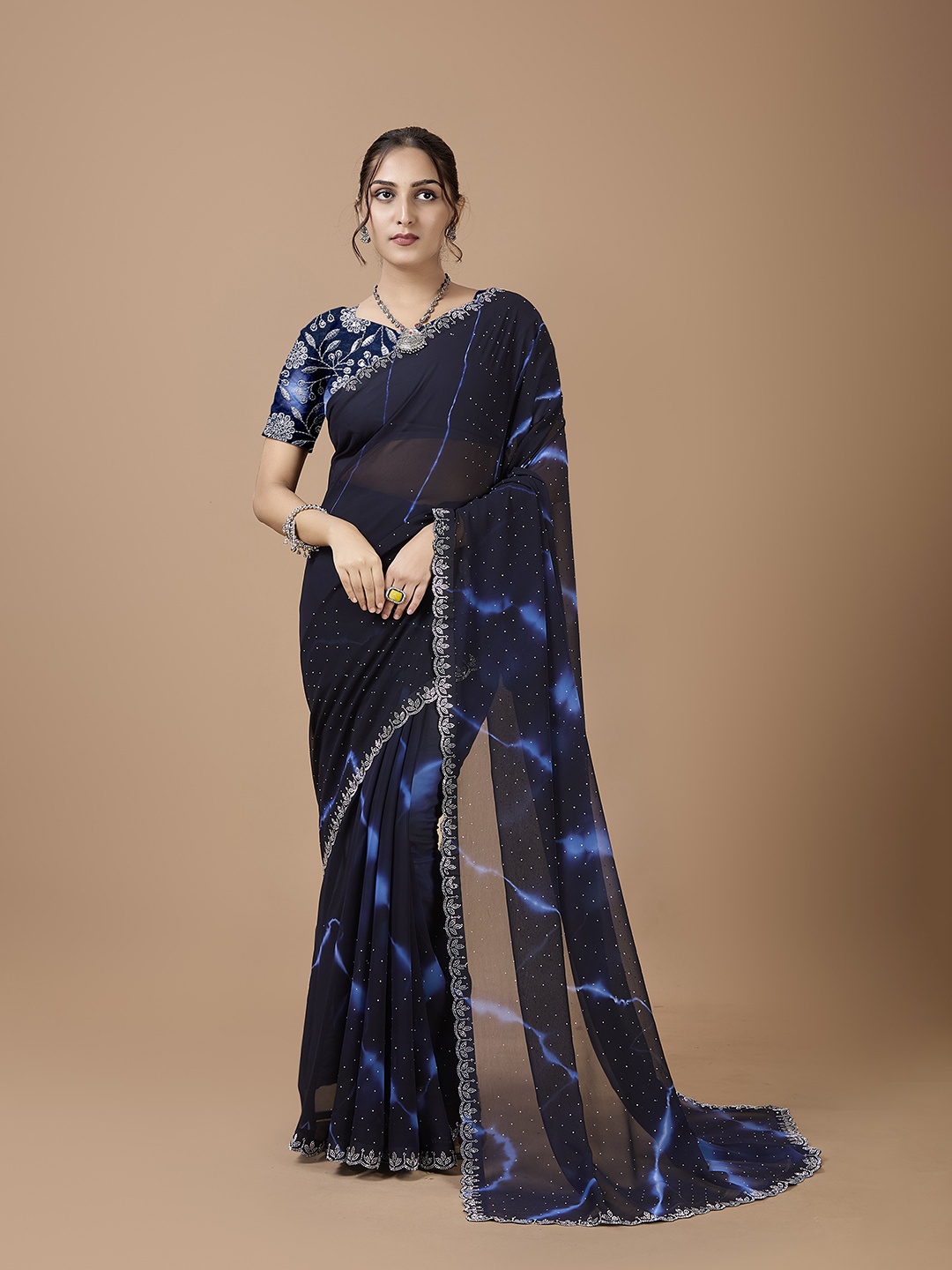 

A.V.M Prints Tie and Dye Dyed Embellished Saree, Navy blue
