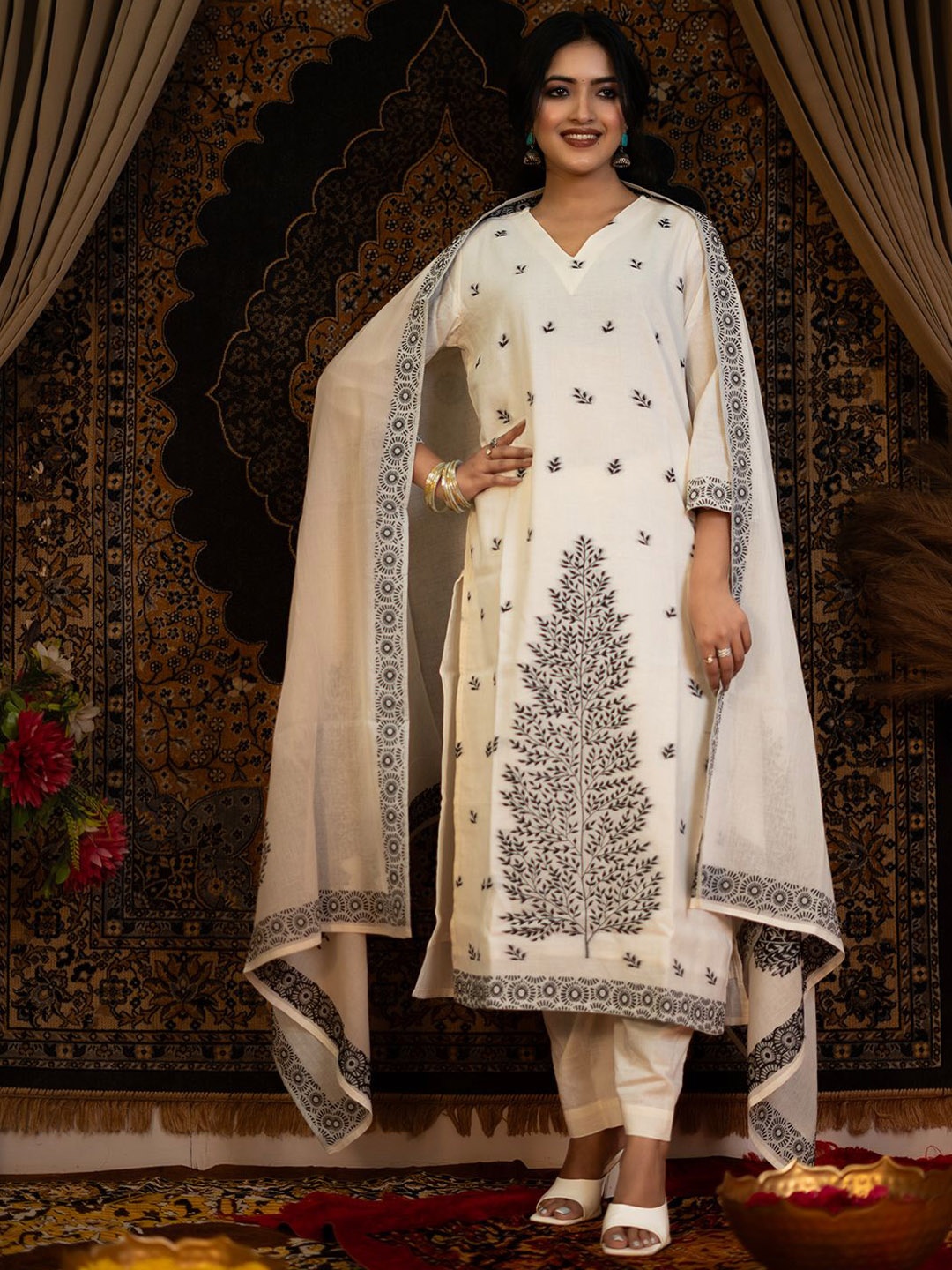 

EARTH O FAB Women Regular Pure Cotton Kurta with Palazzos & With Dupatta, Off white