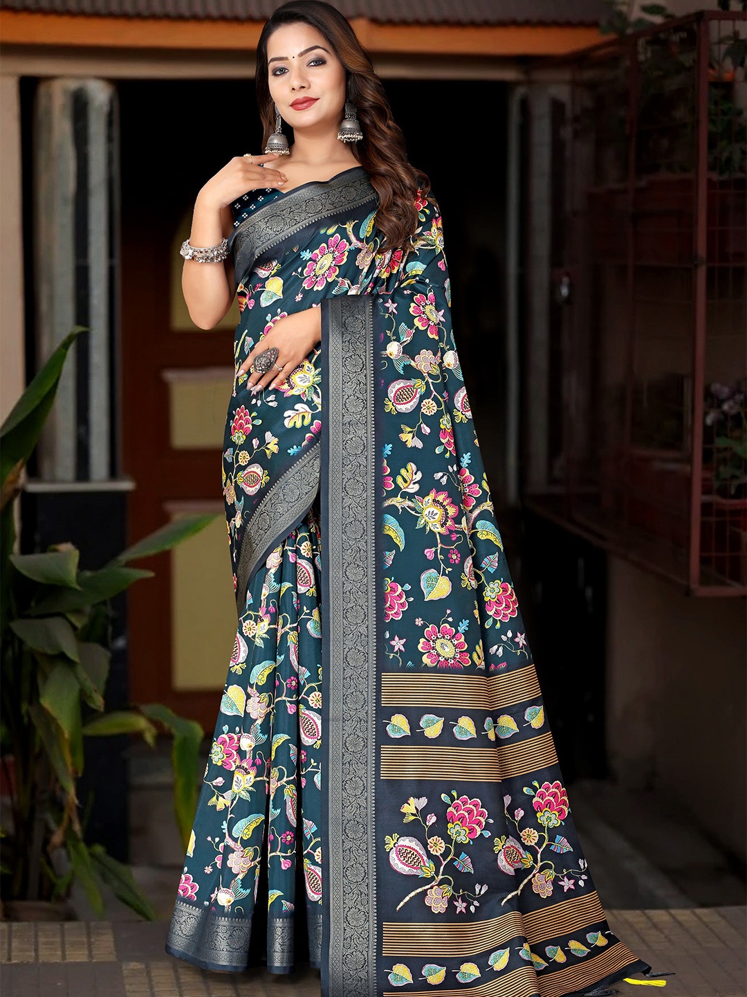 

J 6 DESIGNER Floral Printed Zari Saree, Blue