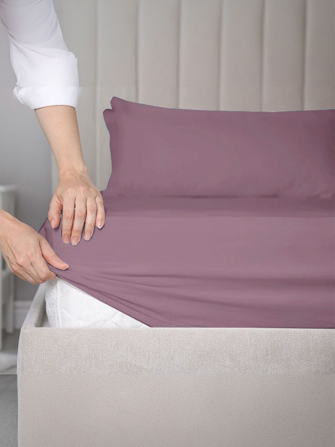 

SleepyCat Purple Panther Cotton Fitted Queen Size Bedsheet & Pillowcase- 1.98 m x 1.52 m