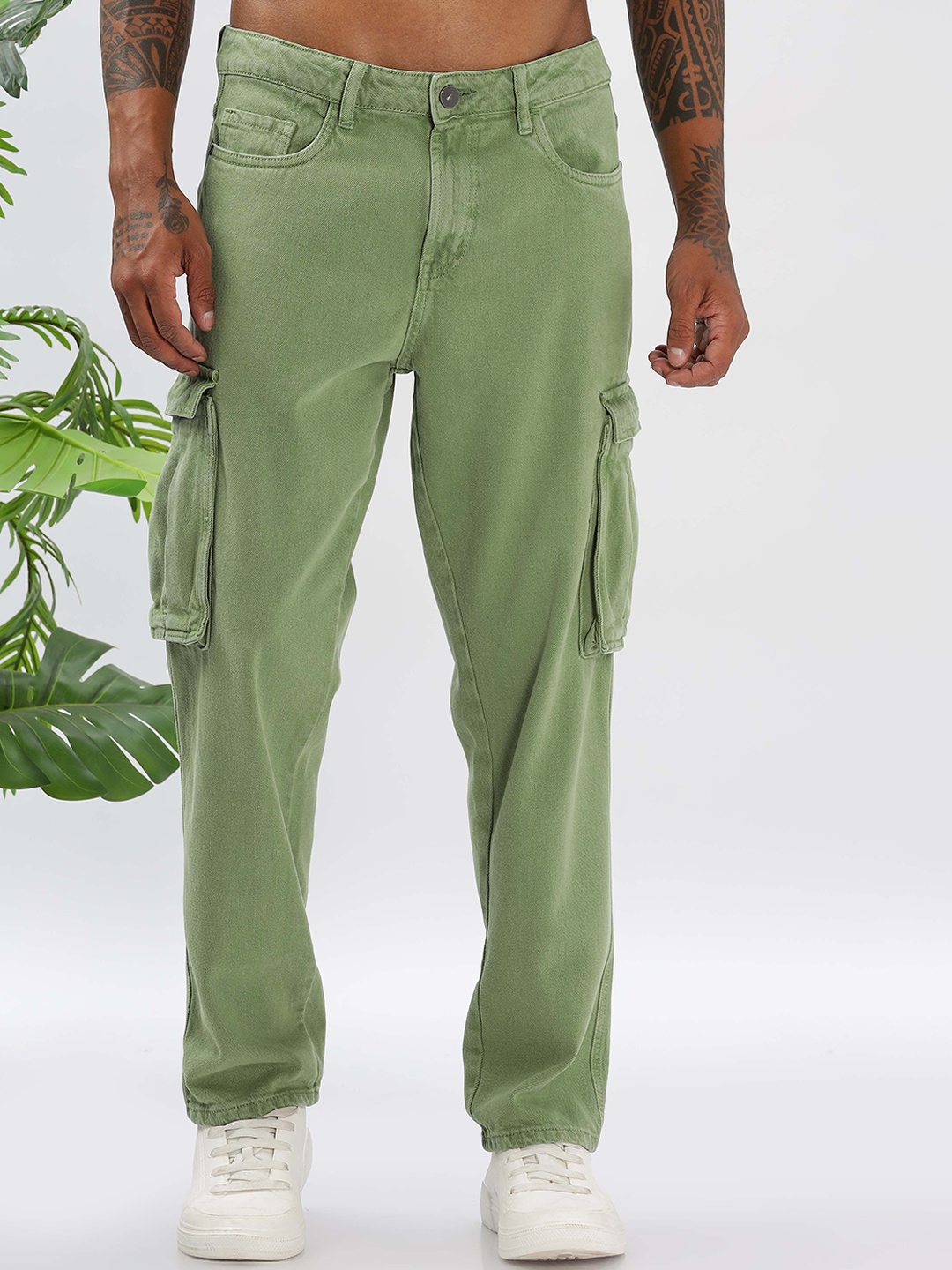 

The Roadster Lifestyle Co Men Pure Cotton Relaxed Fit Mid Rise Cargo Jeans, Olive