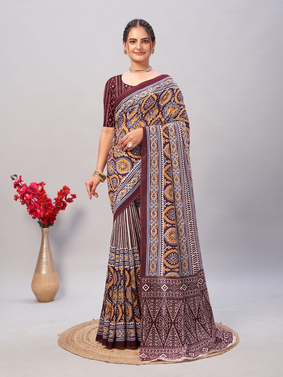 

KAYOMMI Ajrak Block Pure Cotton Saree, Maroon