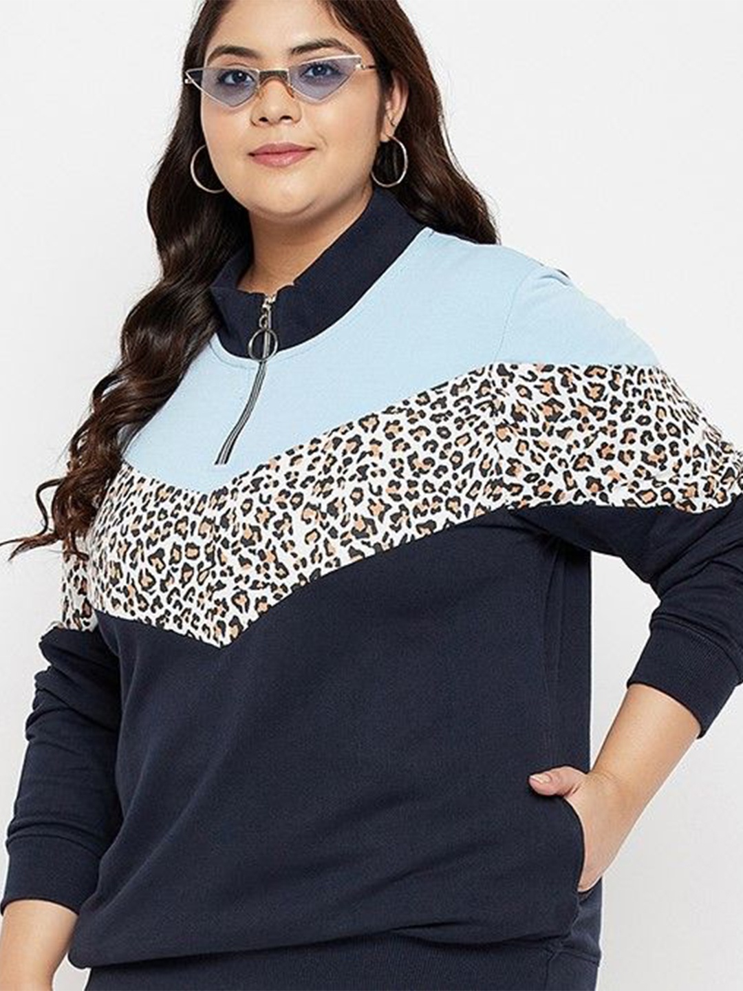 

AUSTIVO Women Colourblocked Sweatshirt, Navy blue