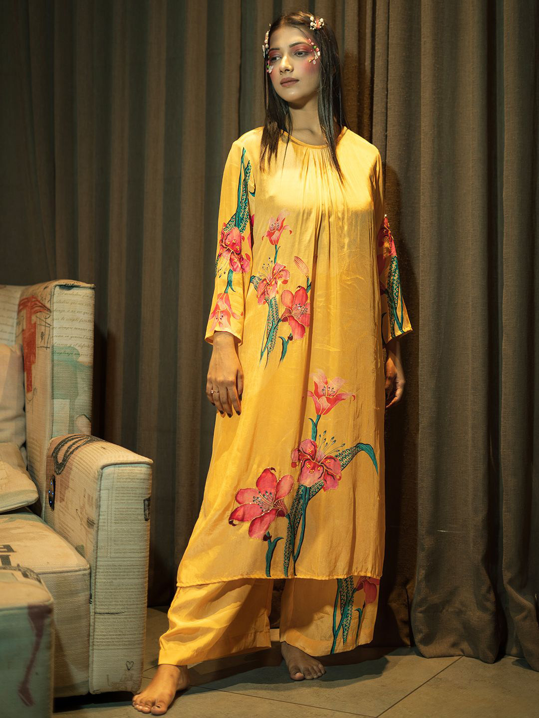 

EARTH O FAB Women Printed Regular Silk Crepe Kurta with Palazzos, Yellow