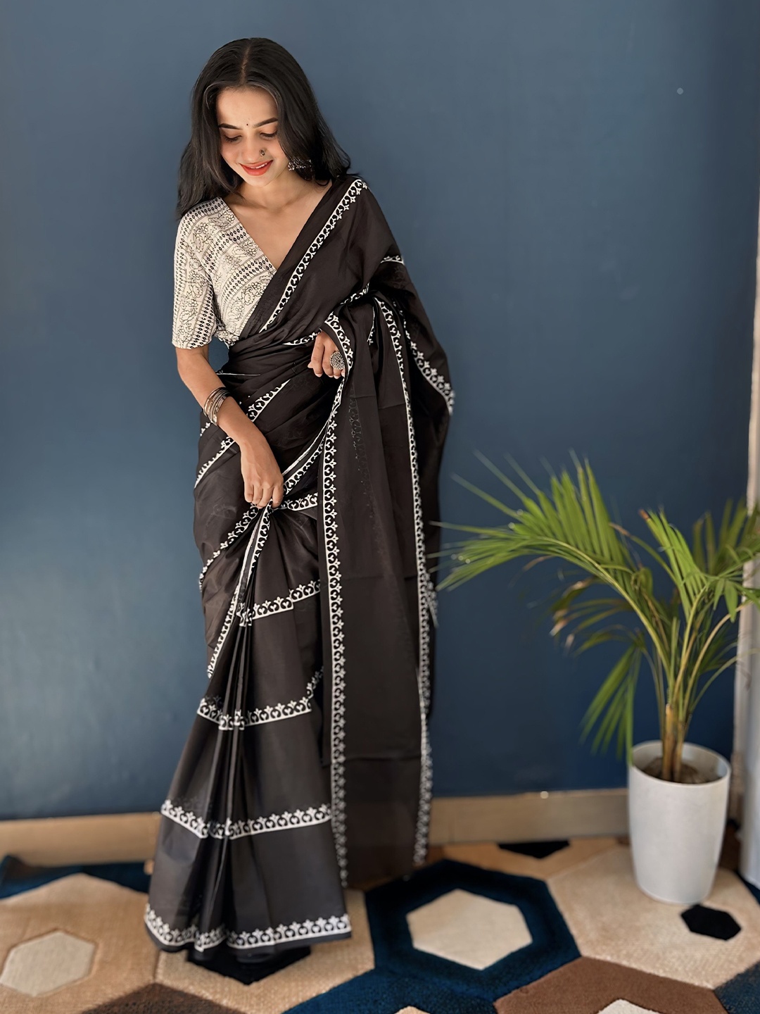 

HERE&NOW Ethnic Motifs Printed Pure Cotton Bagru Saree, Black