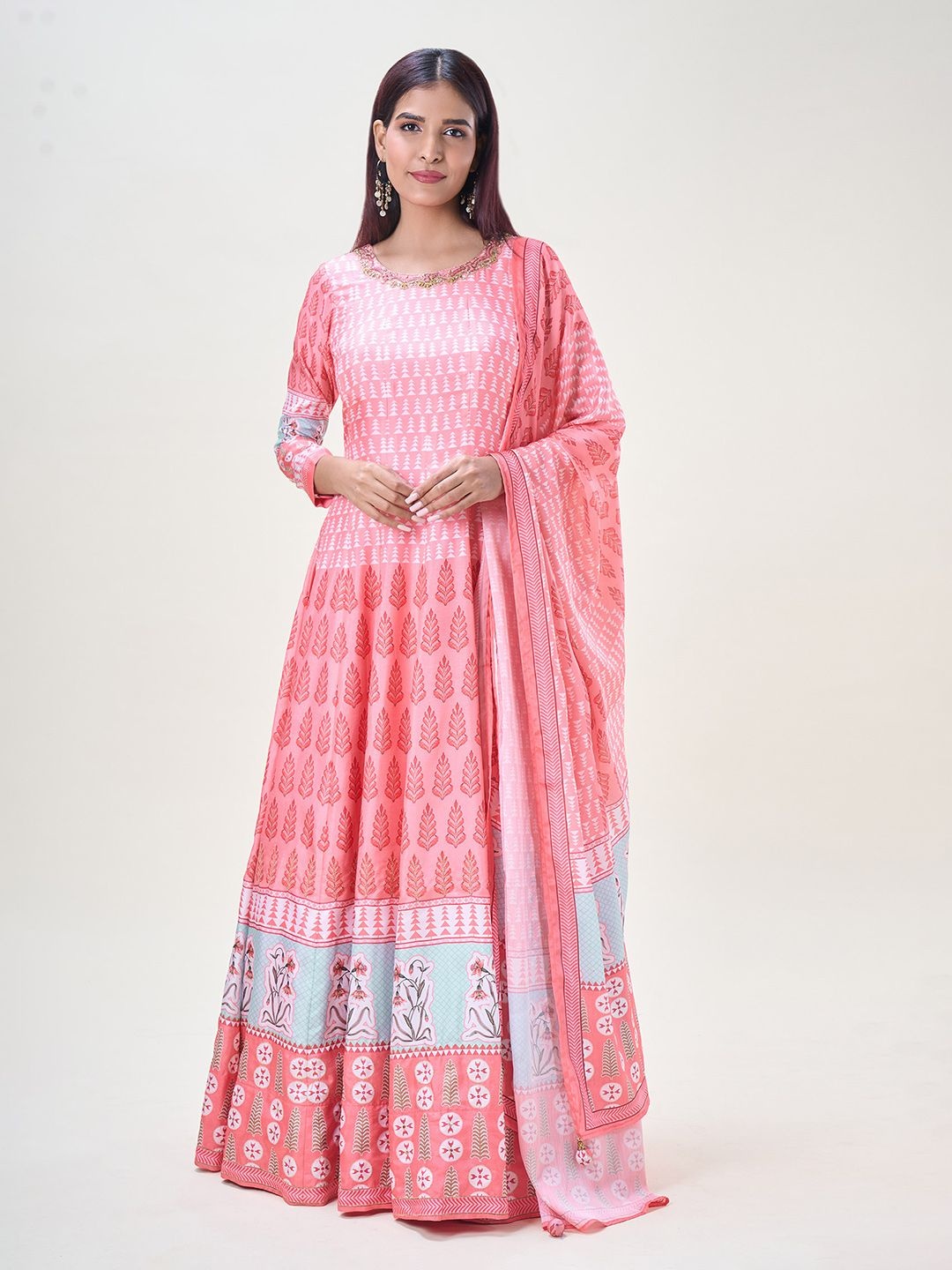 

Samyukta Singhania Women Kurta, Pink