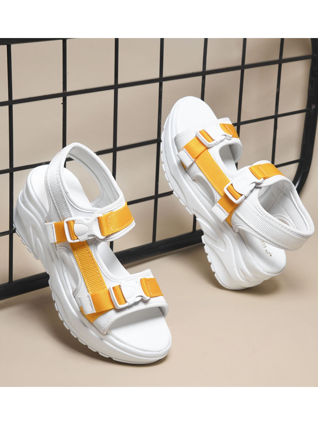 

TRYME Girls Sports Sandals, Yellow
