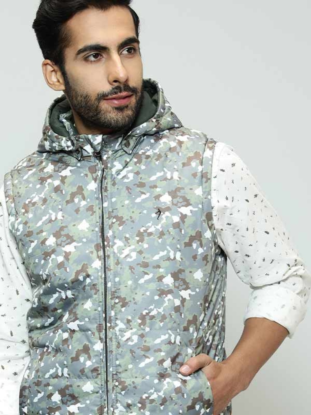 

Indian Terrain Men Hooded Solid Casual Reversible Gilet Jacket, Green