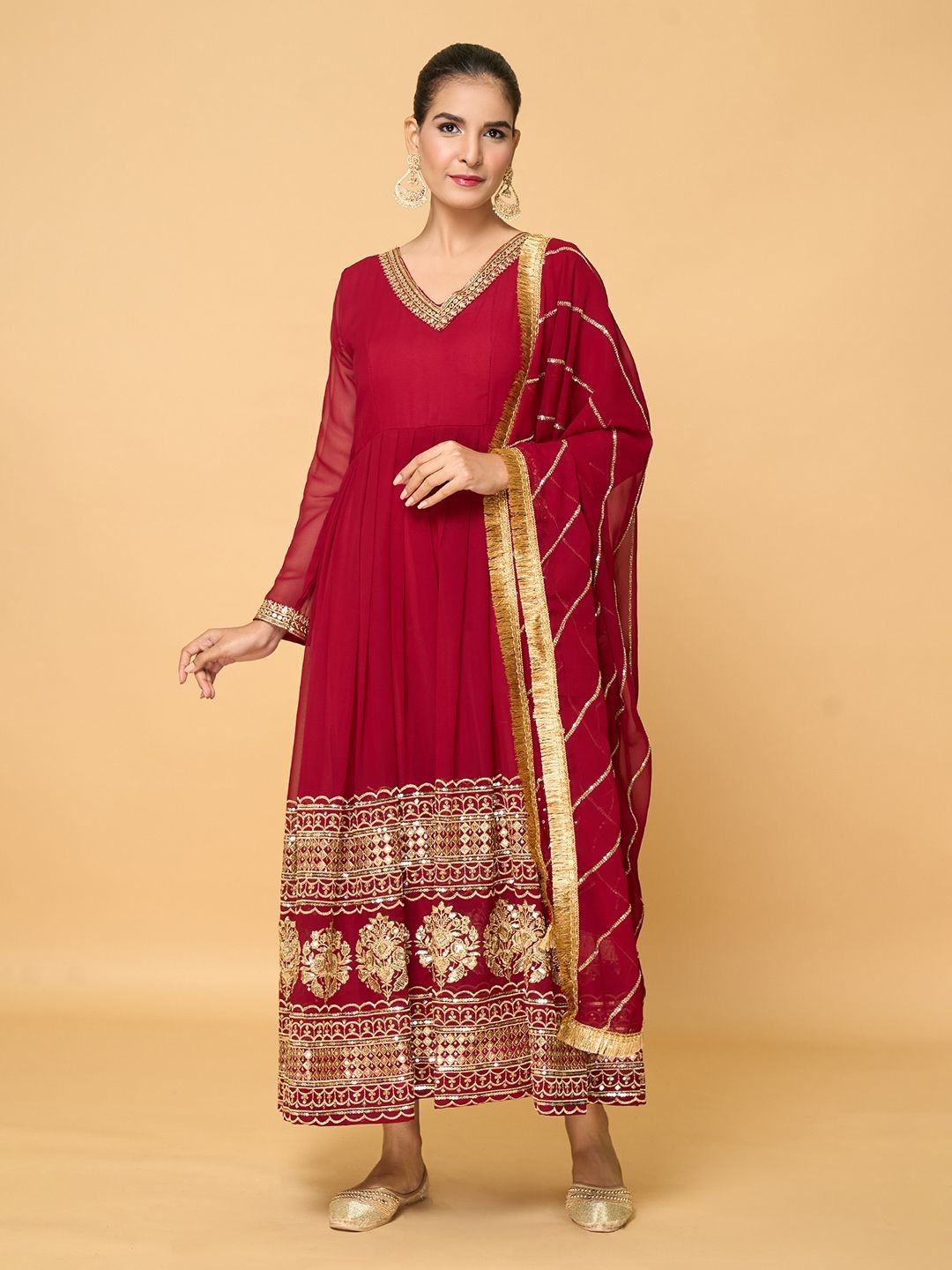 

Samyukta Singhania Women Georgette Kurta, Maroon