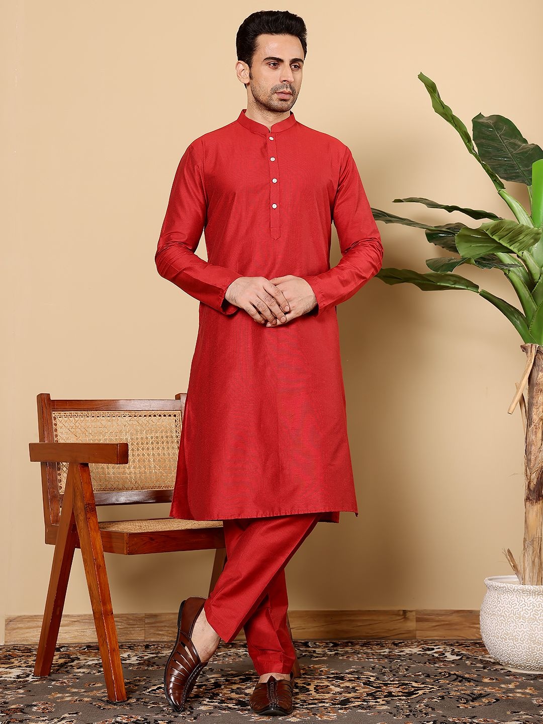 

MULTI SHADES Men Regular Kurta with Pyjamas, Red