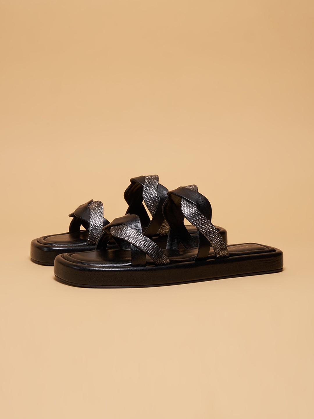 

ERIDANI Willo Textured Flats, Black