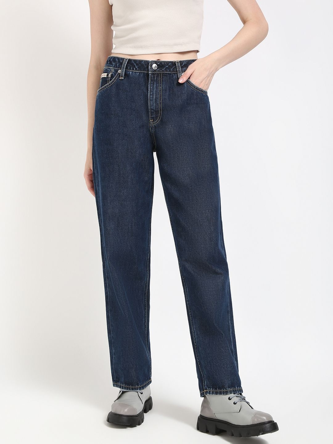 

Calvin Klein Jeans Women Mid-Rise Relaxed Fit Jeans, Blue