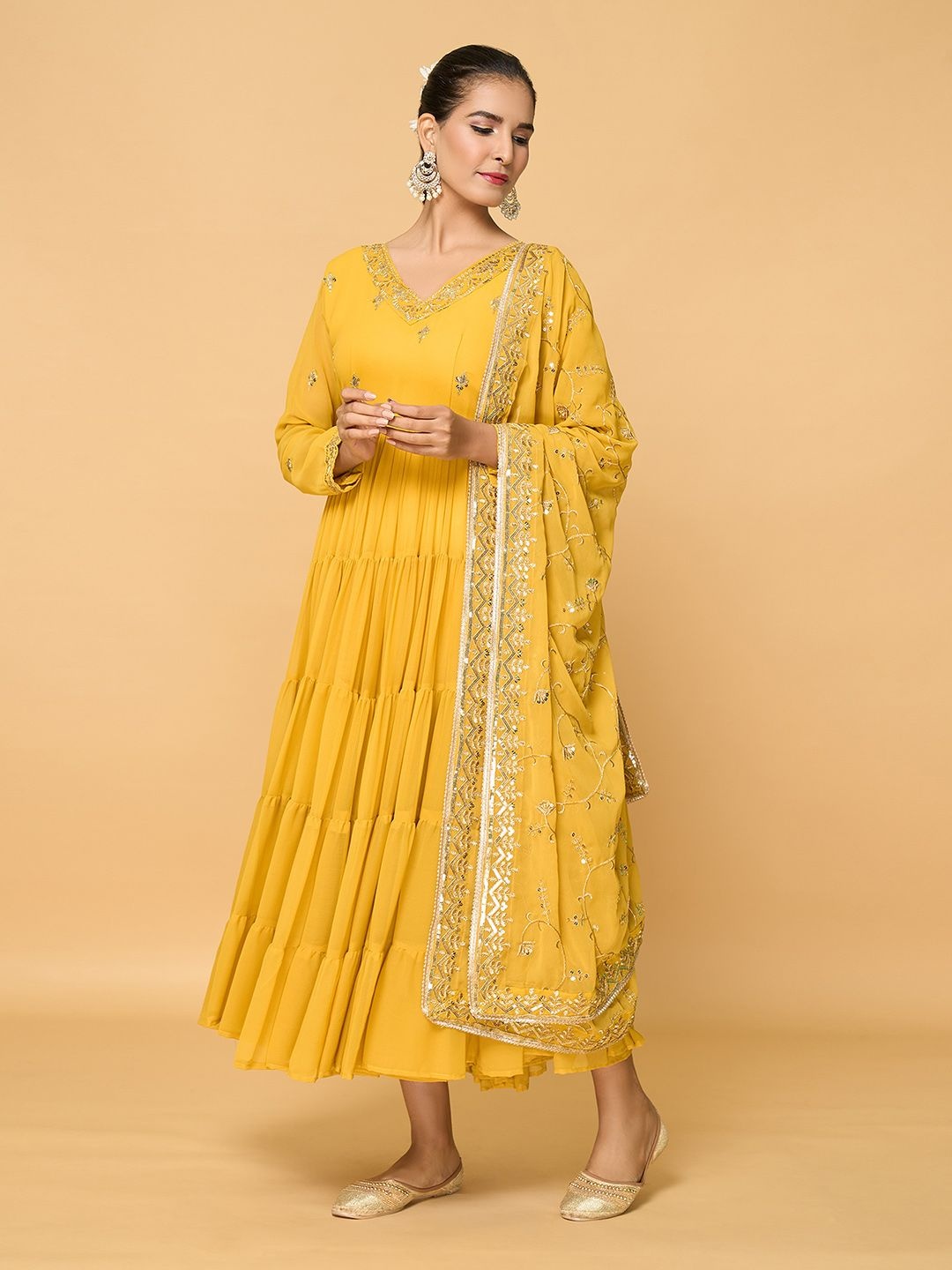 

Samyukta Singhania Women Geometric Dyed Flared Sleeves Gotta Patti Georgette Anarkali Kurta, Yellow