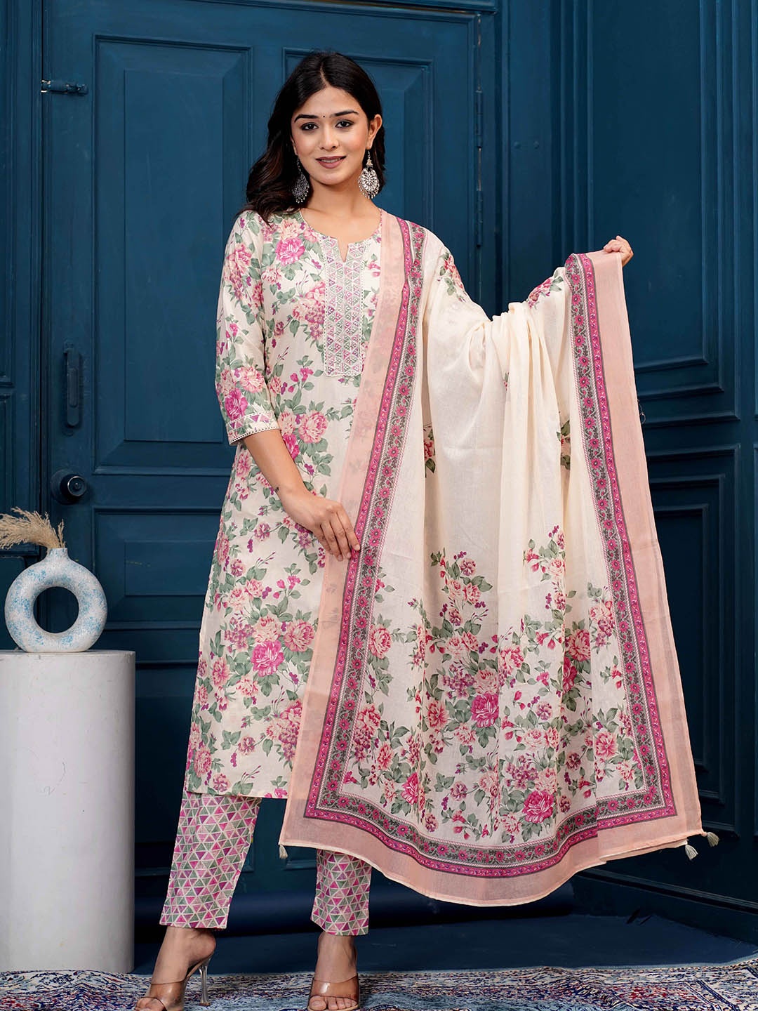

Fabmoha Women Floral Embroidered Regular Pure Cotton Kurta with Trousers, Pink