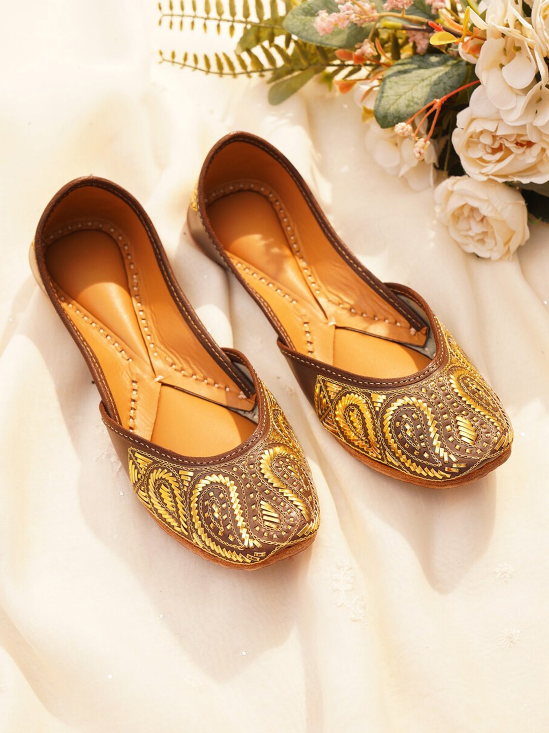 

JAYPORE Women Embellished Mojaris Flats, Multi