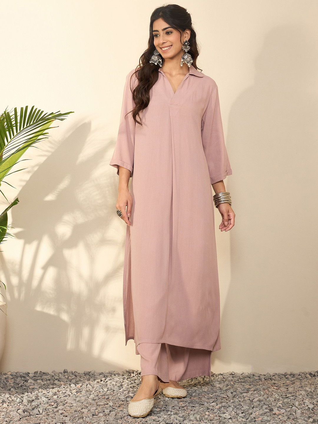 

Madhuni Women Kurta Sets, Pink