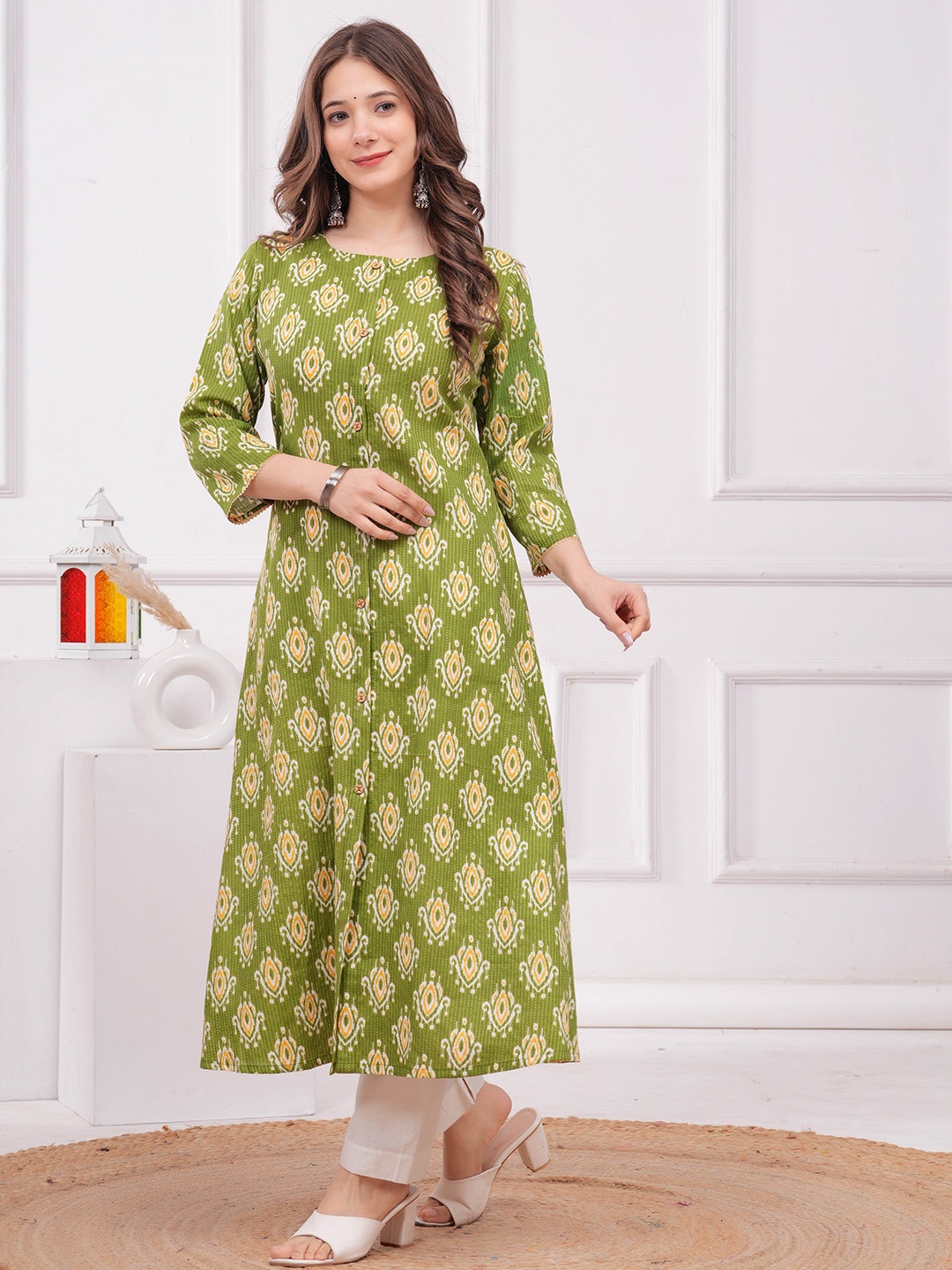 

INDIANIC Women Kantha Work Floral Kurta, Green