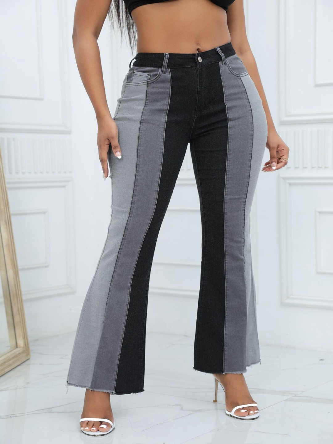 

The Roadster Lifestyle Co Women Cotton Slim-Fit Mid-Rise Jeans, Black