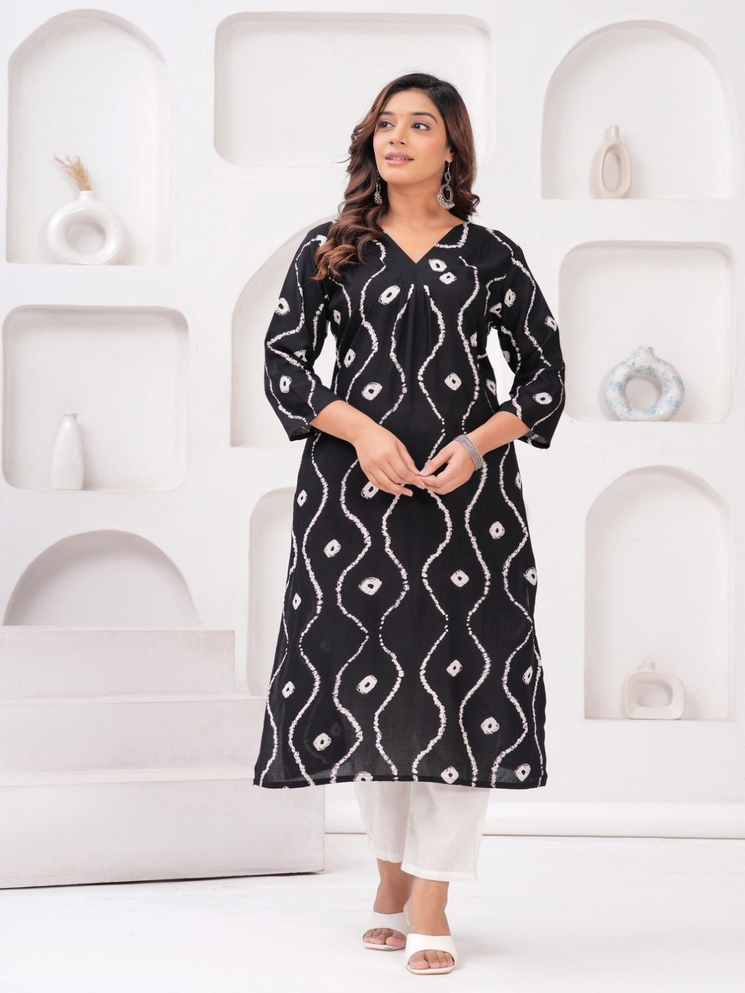 

SARAI CREATIONS Women Bandhani Printed Kurta, Black