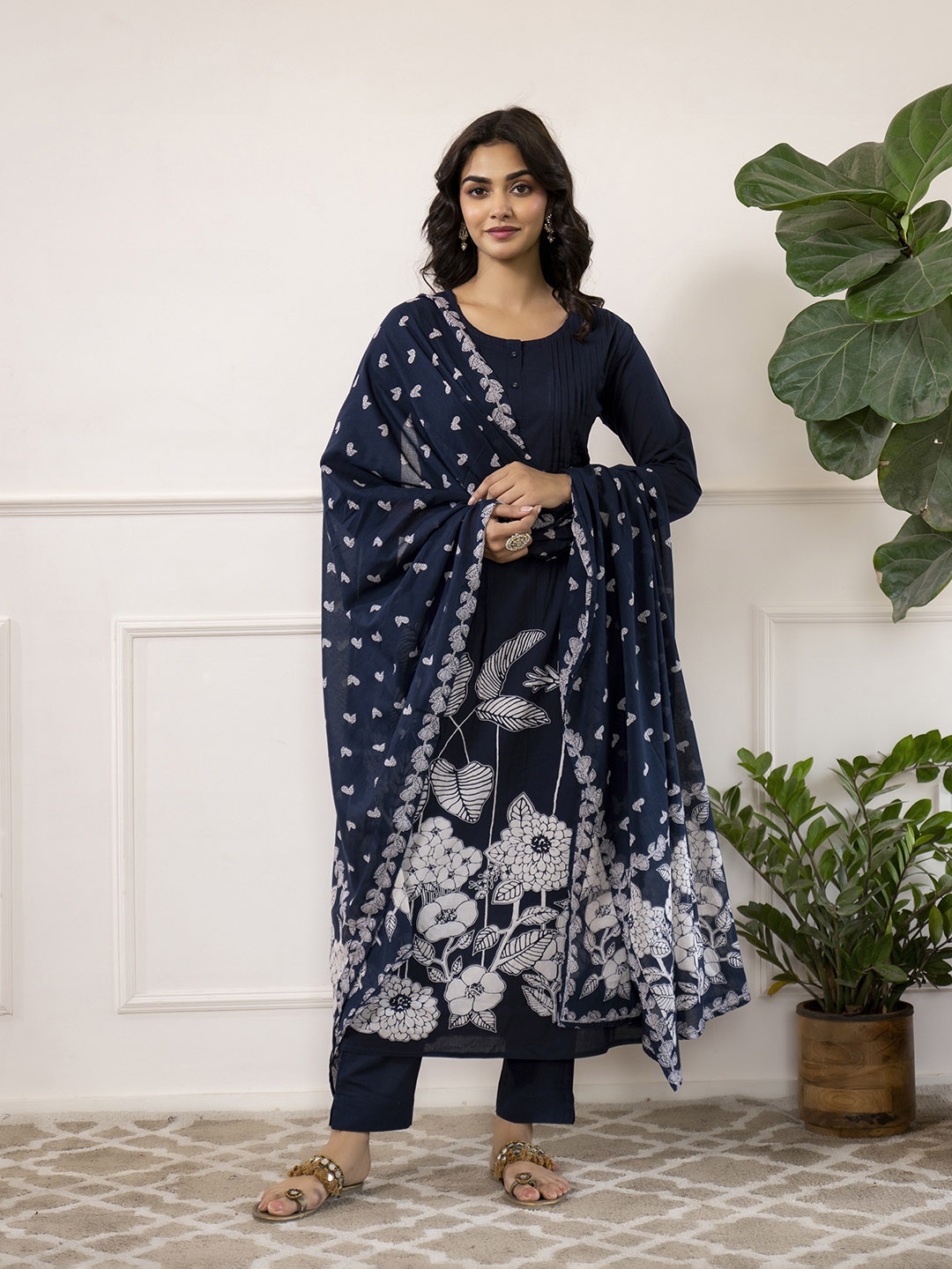 

Chandbaali Women Floral Printed Regular Pure Cotton Kurta with Trousers & With Dupatta, Navy blue