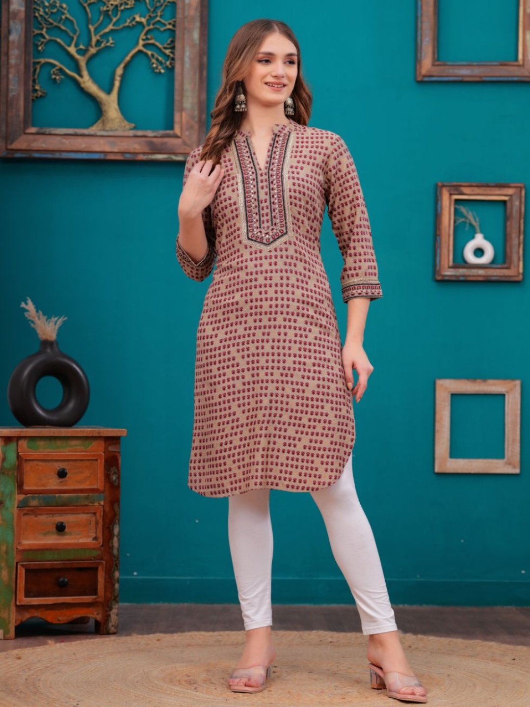 

KALINI Women Geometric Embroidered Thread Work Kurta, Maroon