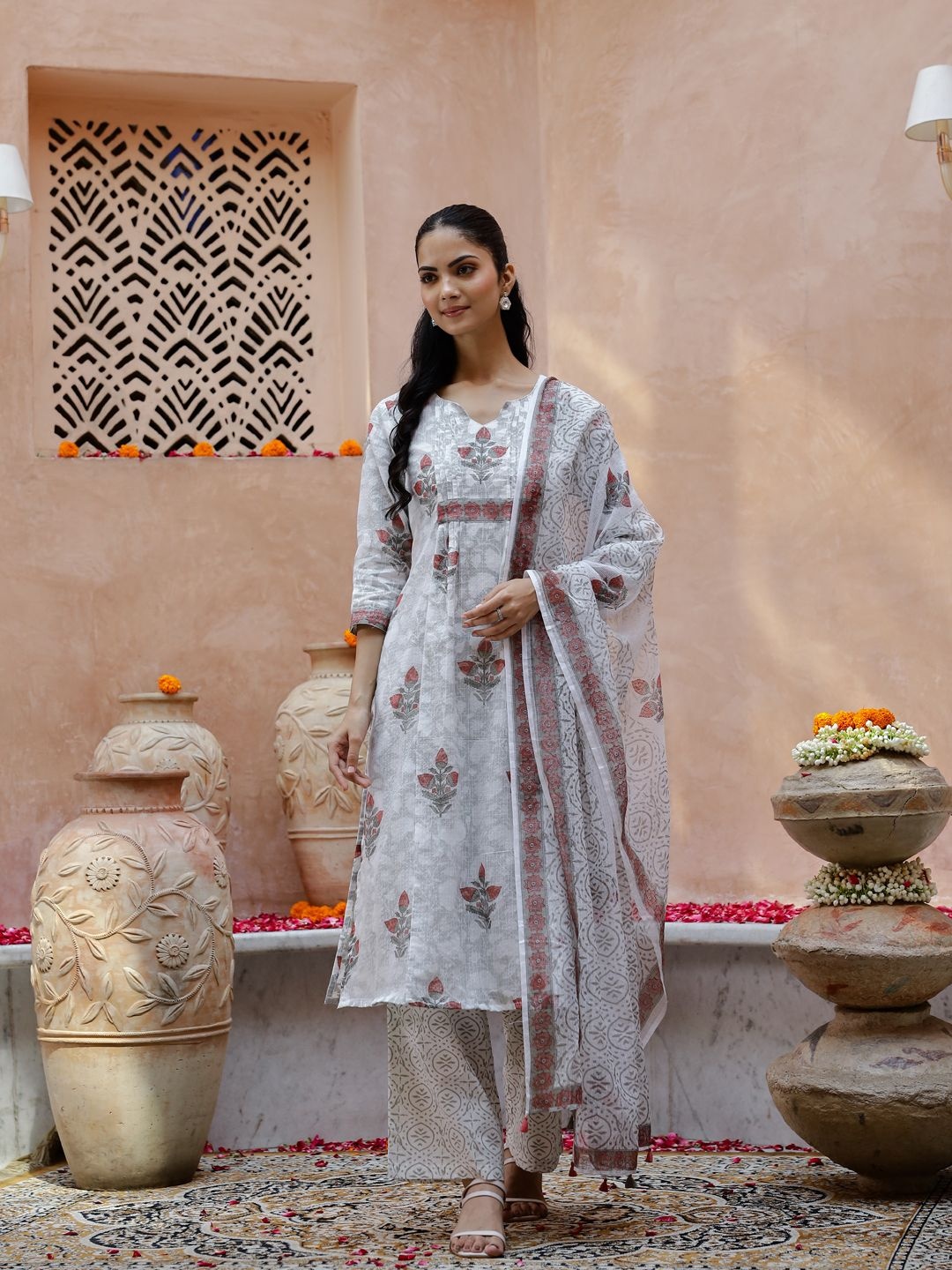 

Sangria Floral Printed Pure Cotton Kurta With Trousers & Dupatta, White