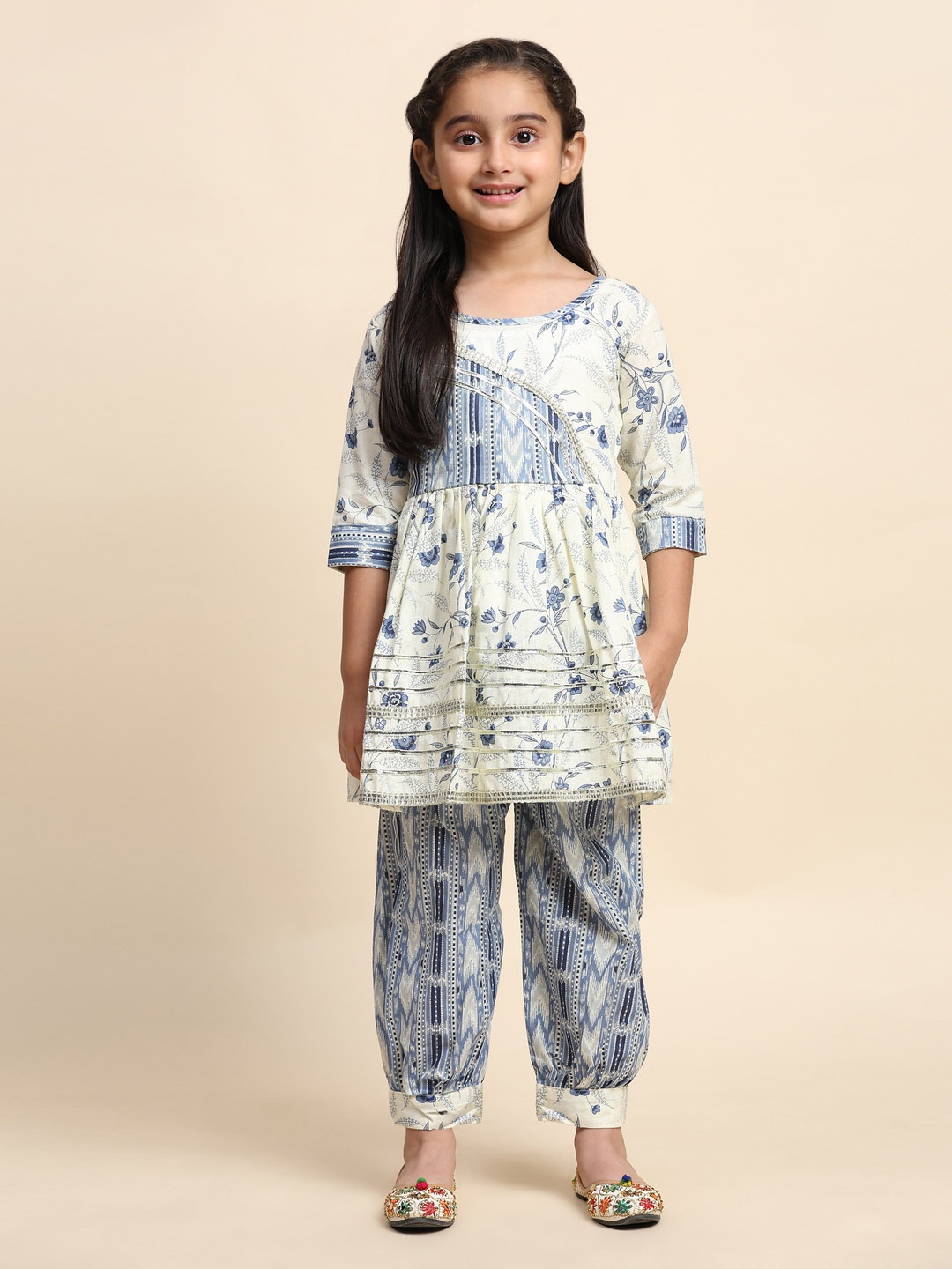

BAESD Girls Ethnic Motifs Printed Regular Gotta Patti Pure Cotton Kurta with Harem Pants, White