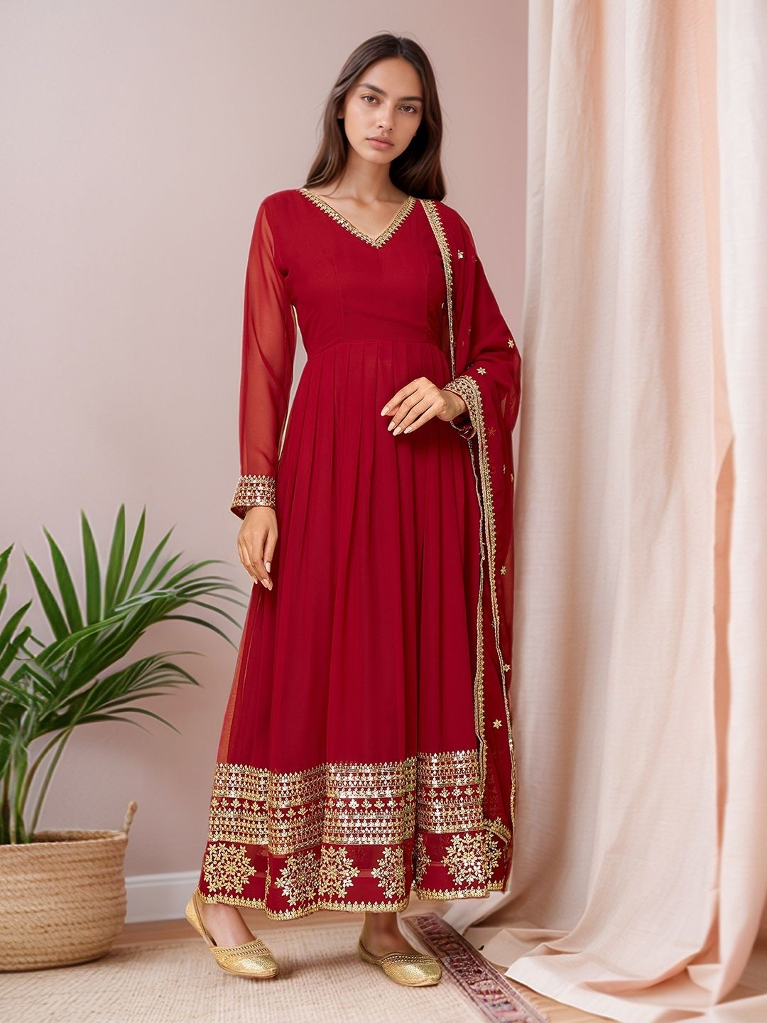 

Samyukta Singhania Women Georgette Kurta, Maroon