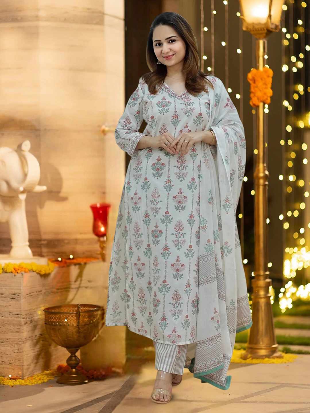 

INAIA Women Floral Printed Regular Kurta with Palazzos & With Dupatta, White