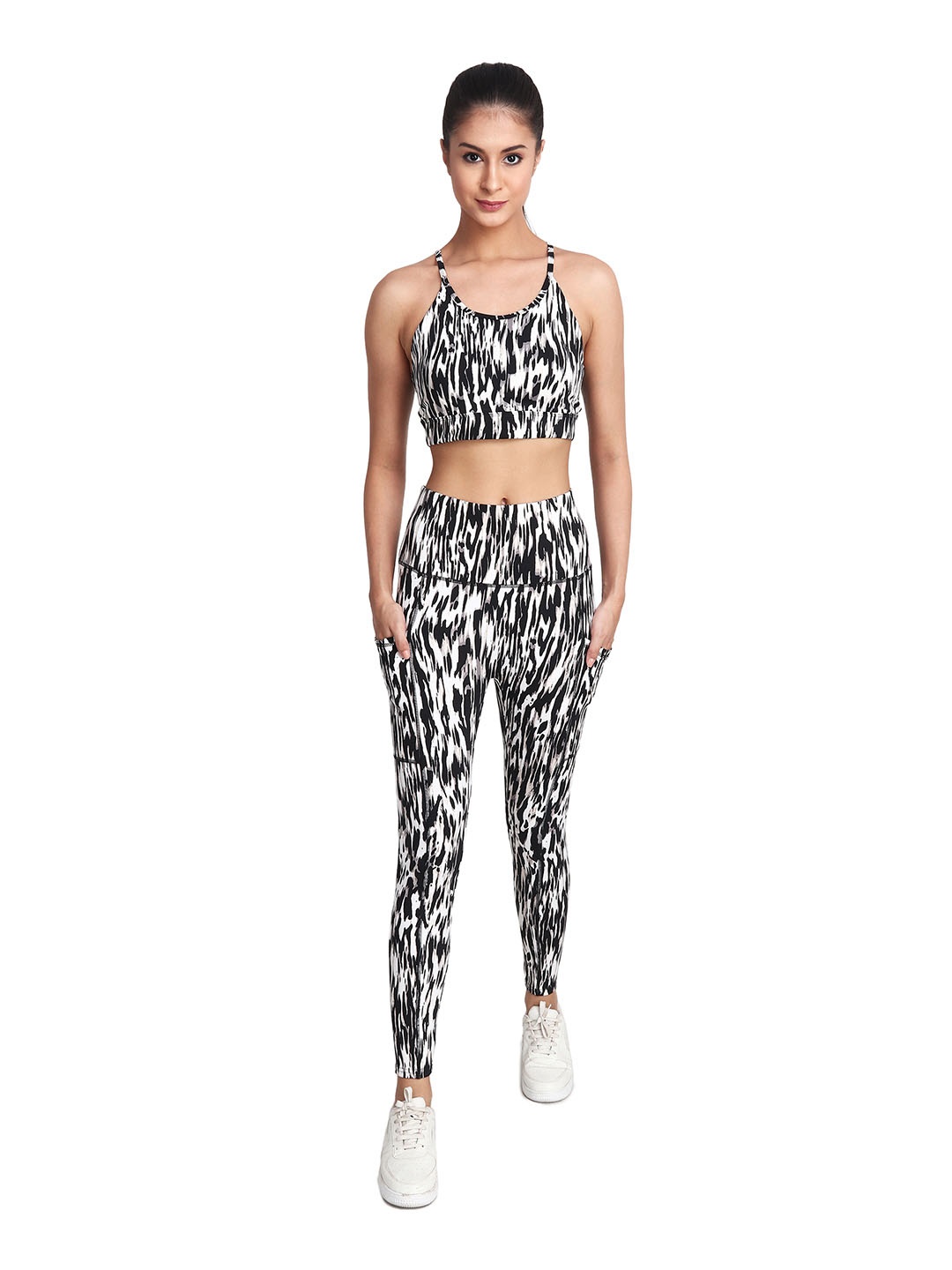 

SSoShHub Women Printed Gym Mid Rise Tracksuit, Black