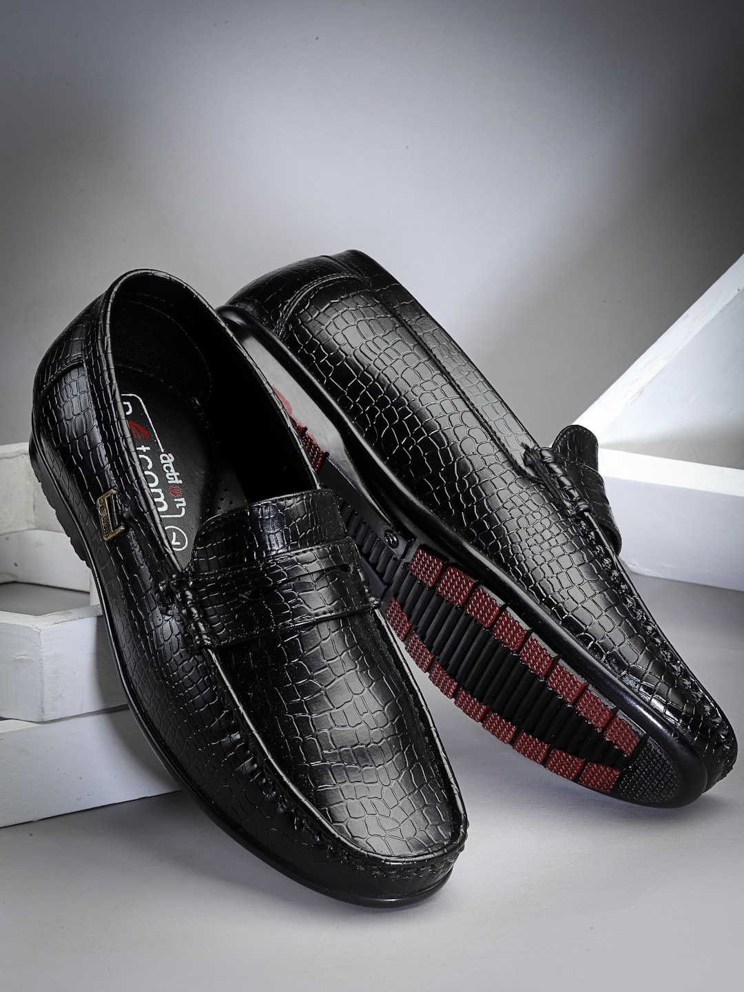 

Action Men Lightweight Textured Loafers, Black