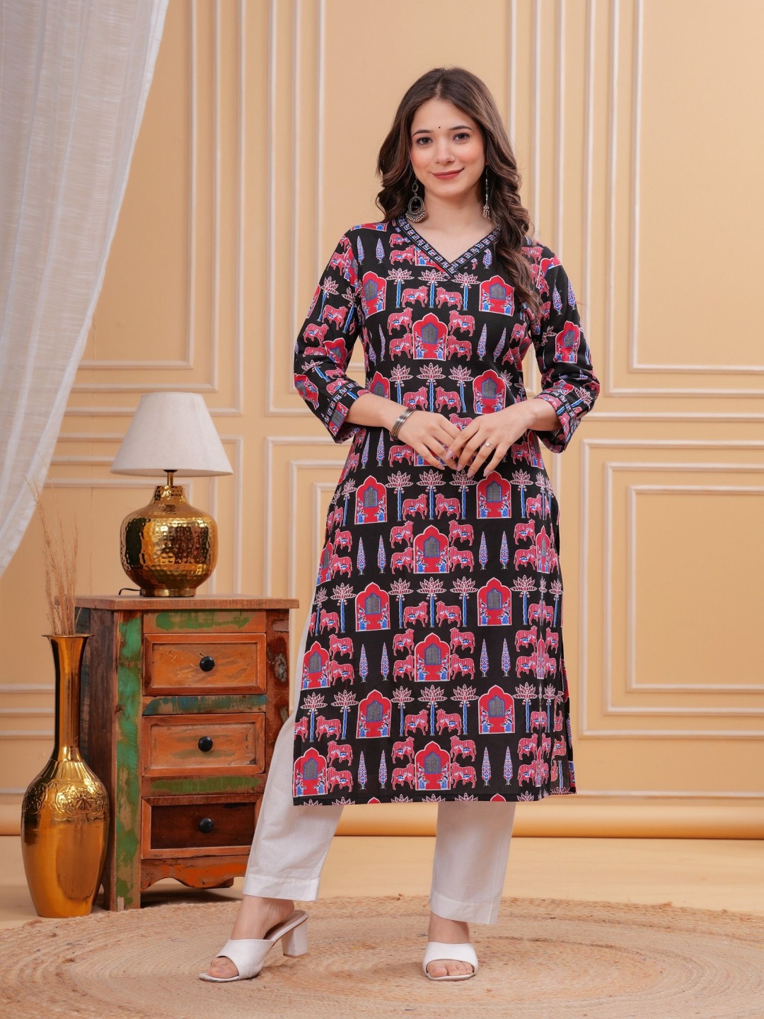 

PARTHVI Women Printed Kurta, Black