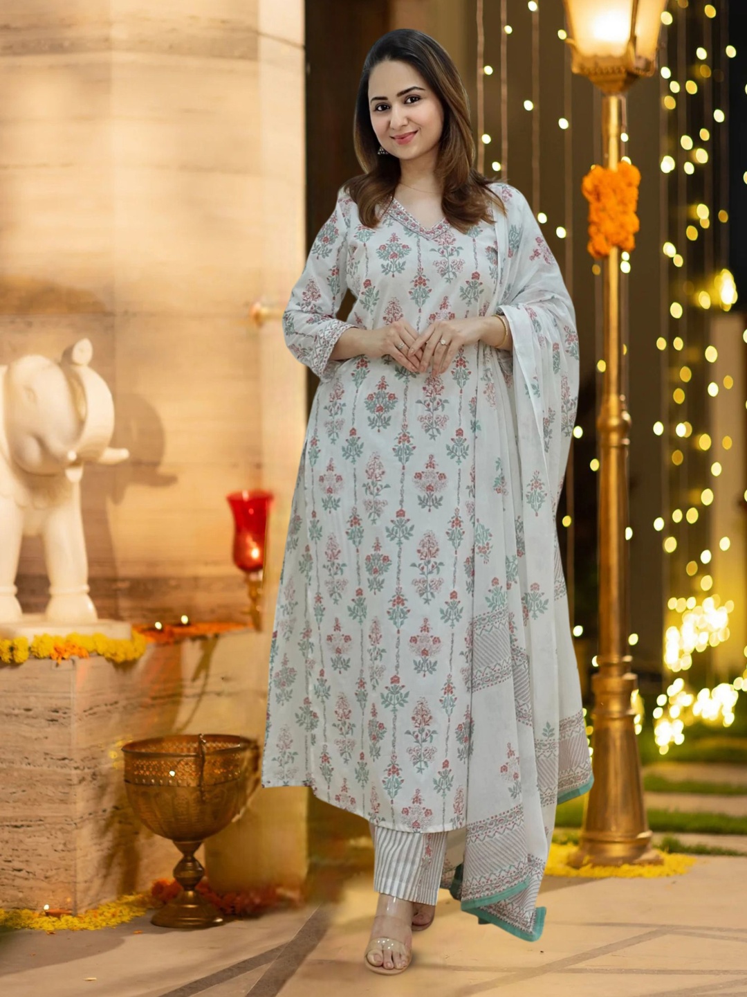 

BAESD Women Floral Printed Regular Kurta with Palazzos & With Dupatta, White