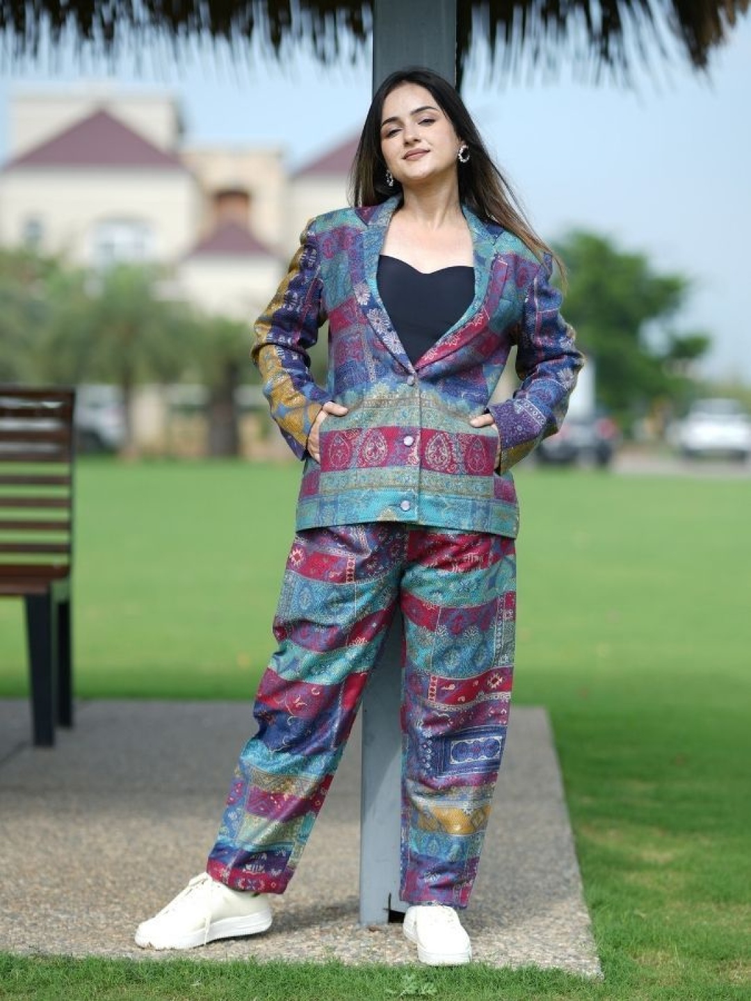 

HOUSE OF KIRNA'S WITH LOGO OF HOK Printed V Neck Coat With Trousers Co-Ords, Teal