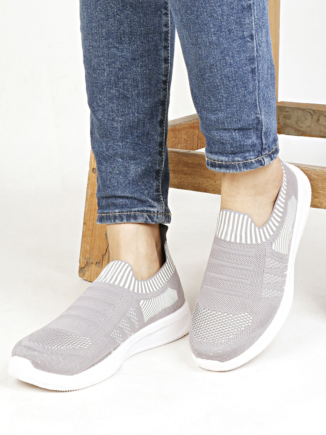 

TRY FEET Women Textured Loafers, Grey