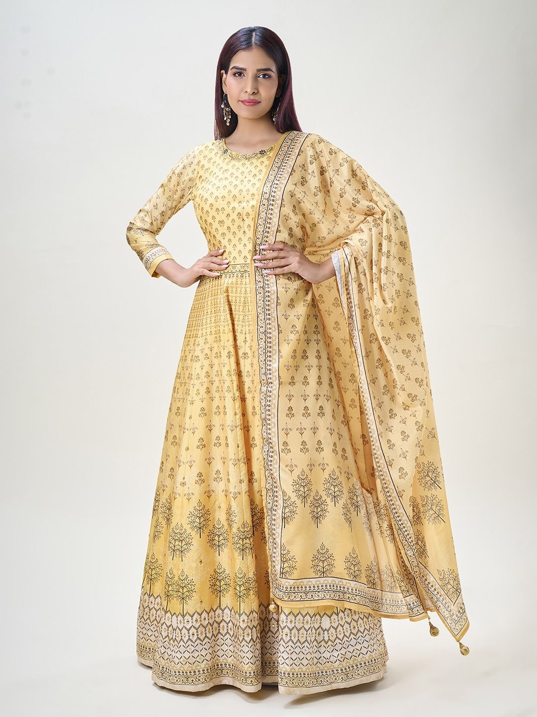 

Samyukta Singhania Women Kurta, Yellow