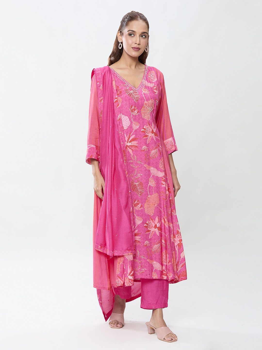 

Samyukta Singhania Women Floral Printed Regular Sequinned Pure Cotton Kurta with Trousers & With Dupatta, Pink