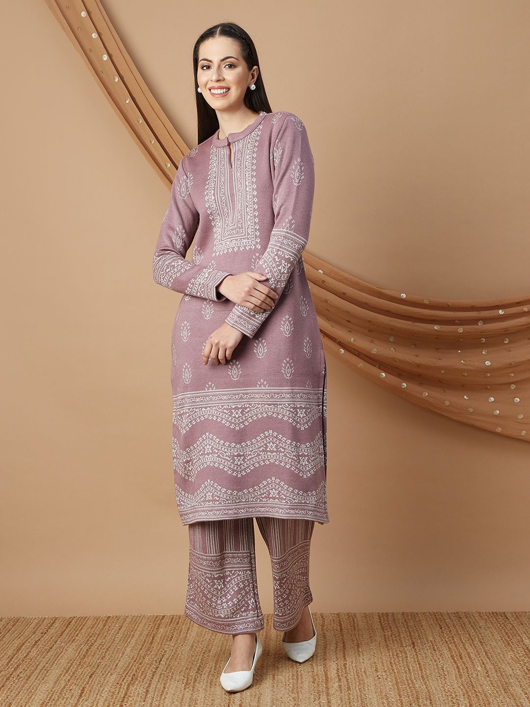 

Melange by Lifestyle Women Ethnic Motifs Printed Regular Kurta with Pyjamas, Mauve