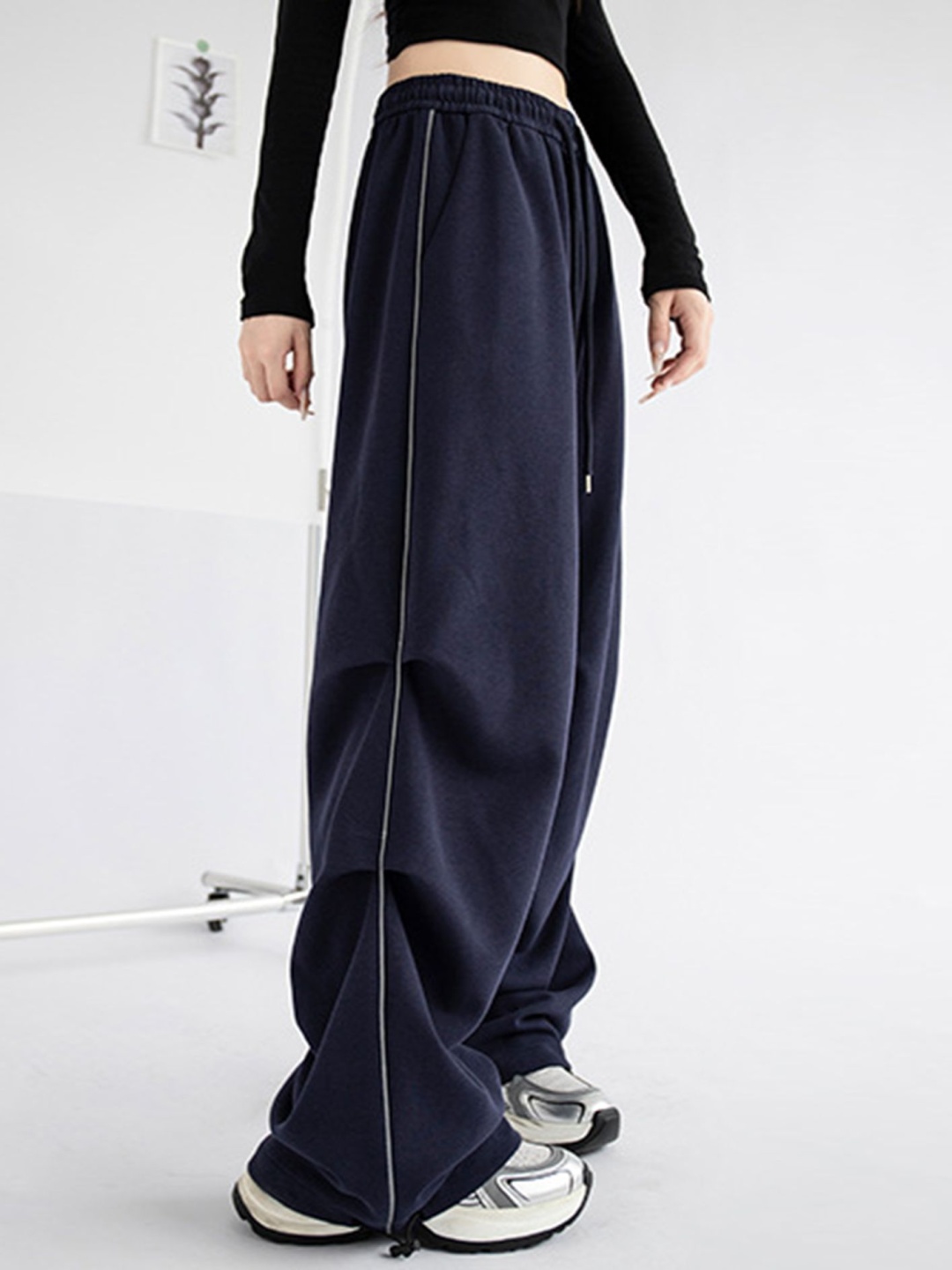 

LULU & SKY Women Loose Fit High-Rise Trousers, Navy blue