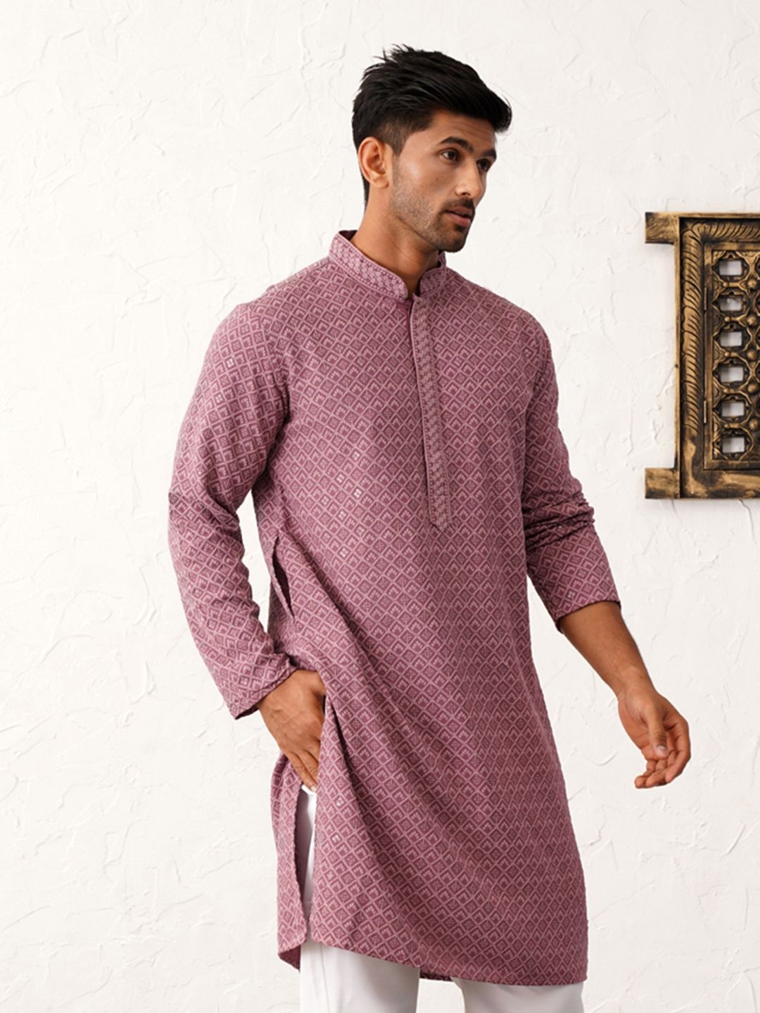 

Jompers Men Geometric Embroidered Sequinned Kurta, Magenta