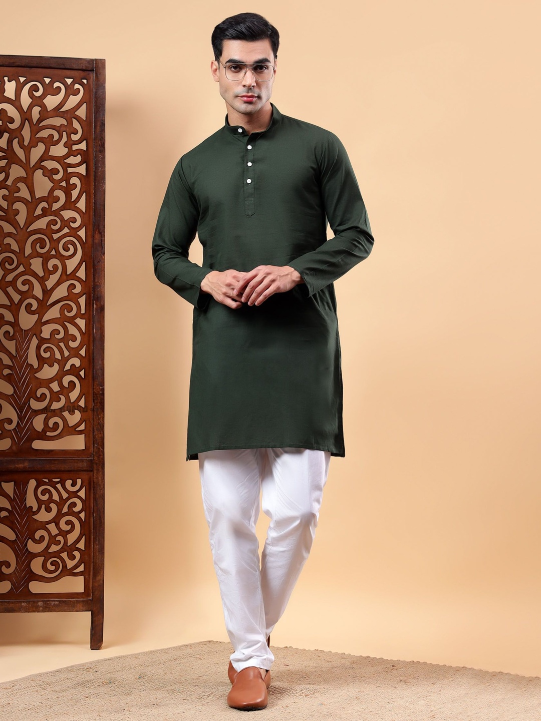 

Yugnik Men Regular Pure Cotton Kurta with Pyjamas, Green