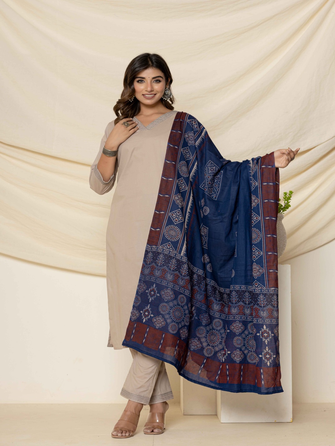 

Fabmoha Women Regular Pure Cotton Kurta with Trousers, Beige