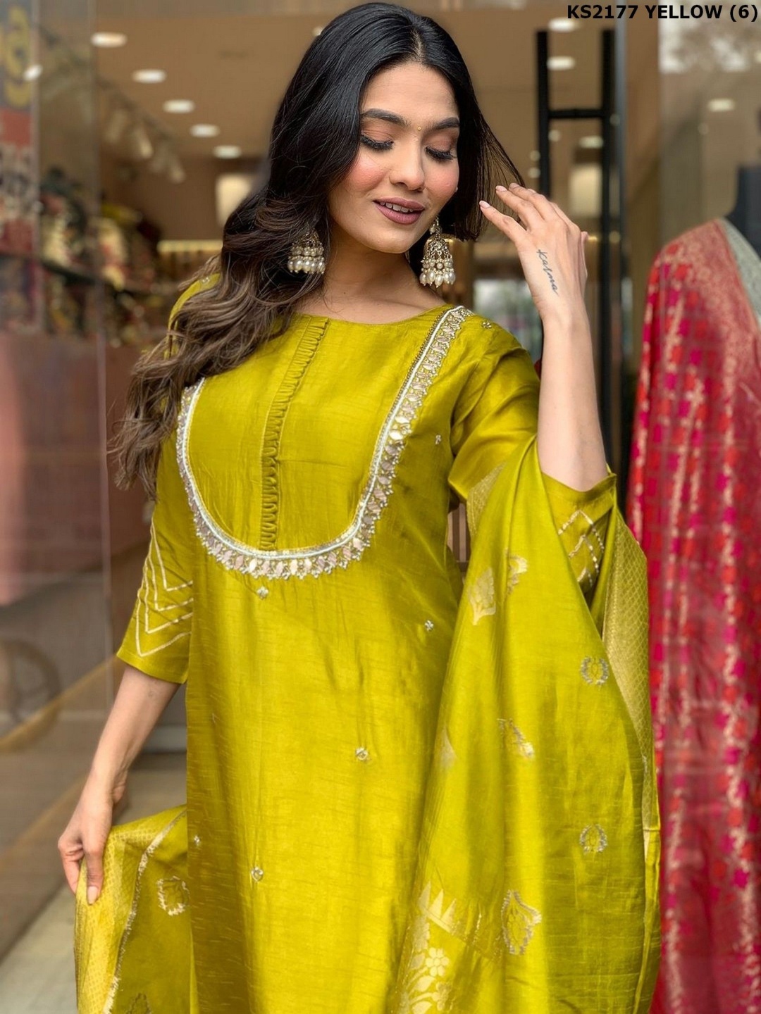 

KALINI Women Kurta Sets, Lime green