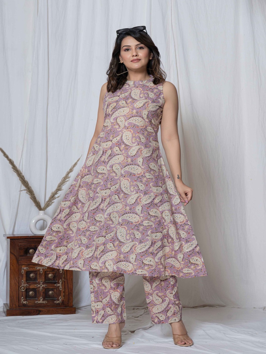 

Fabmoha Women Paisley Printed Regular Pure Cotton Kurta with Trousers, Purple