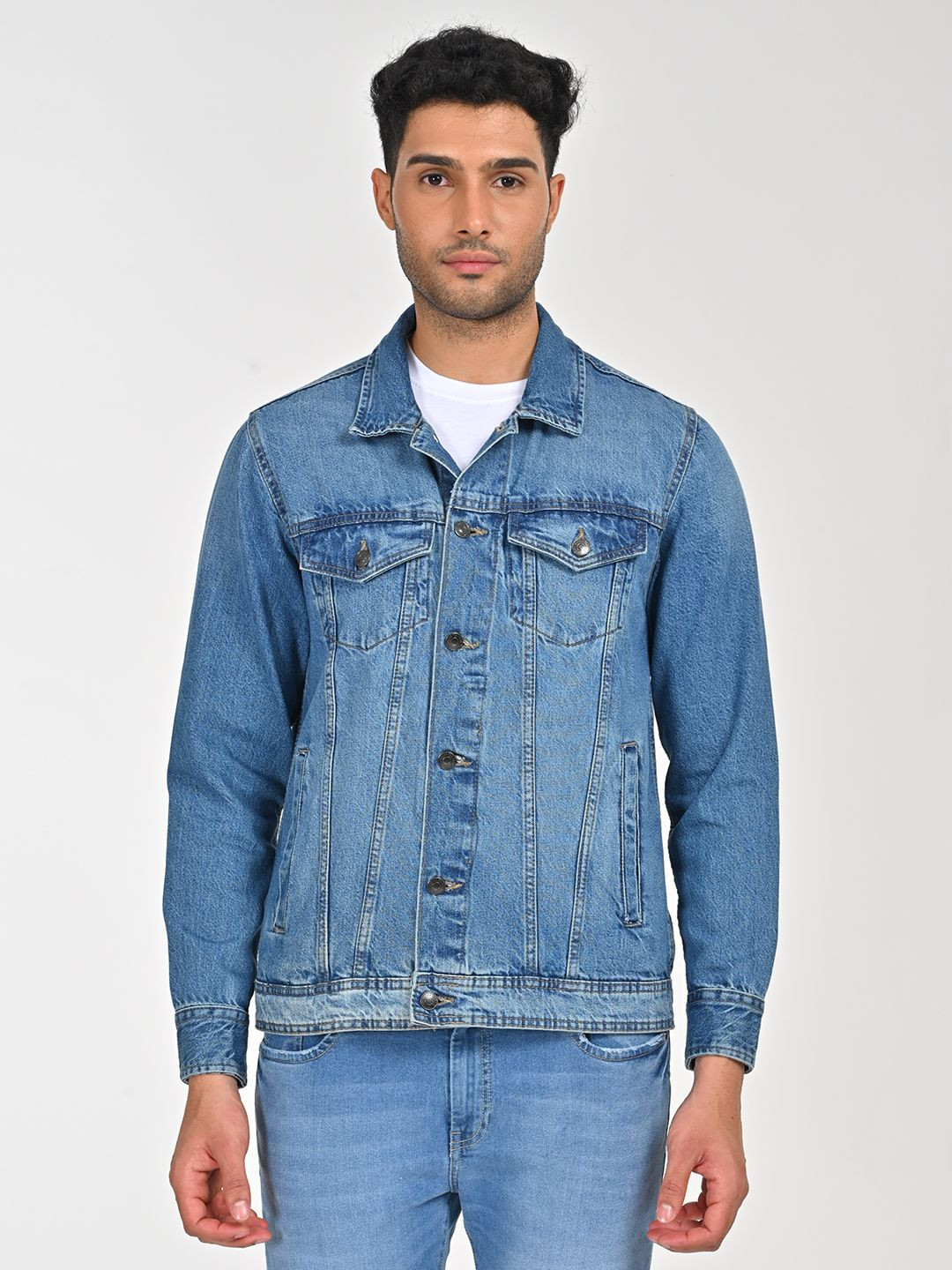 

Indian Terrain Men Spread Collar Solid Cotton Casual Insulator Denim Jacket, Blue