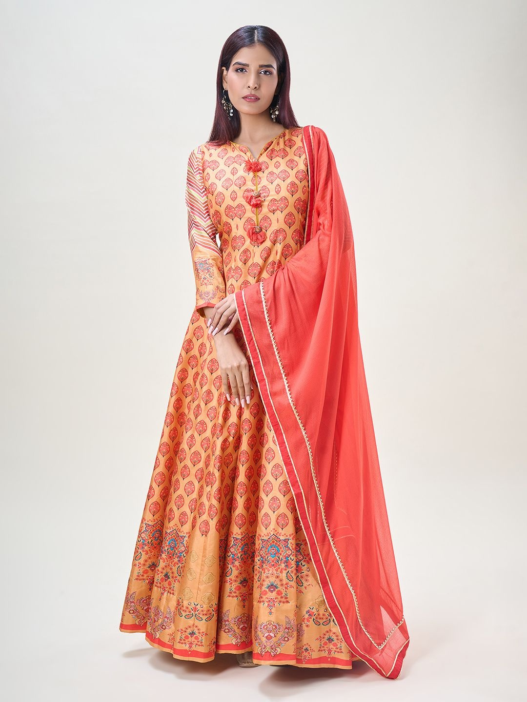 

Samyukta Singhania Women Georgette Kurta, Yellow